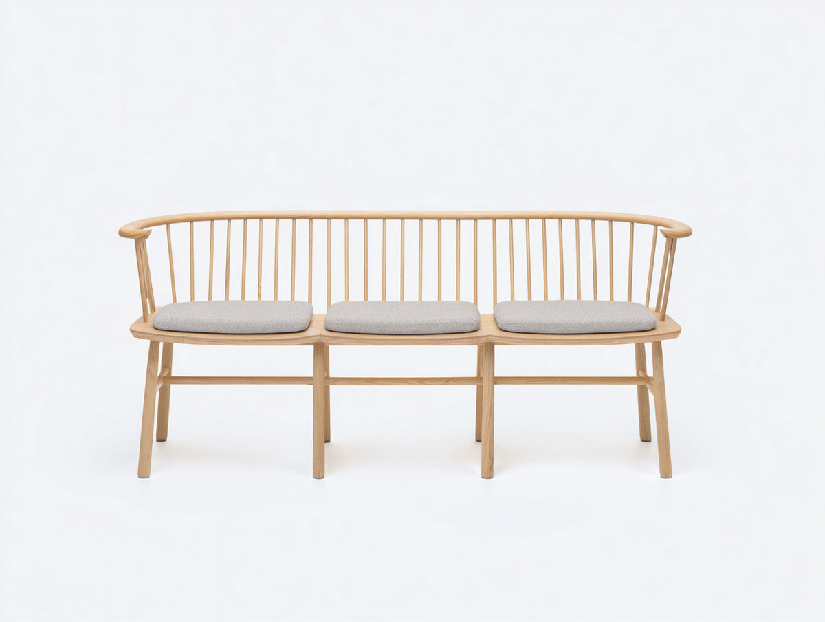 Bancos de jardín de madera maciza 180x55x82 cm - Madera natural-Gris claro - Diseño de 3 plazas con respaldo curvo de husillos